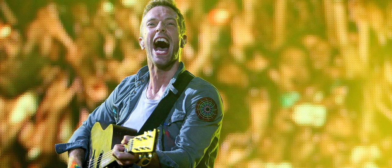 Chris Martin, líder de Coldplay, durante un concierto.