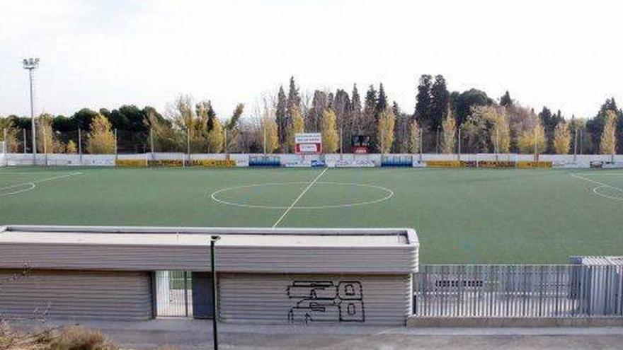 El PP denuncia que siga sin licitarse la renovación del césped de los campos fútbol