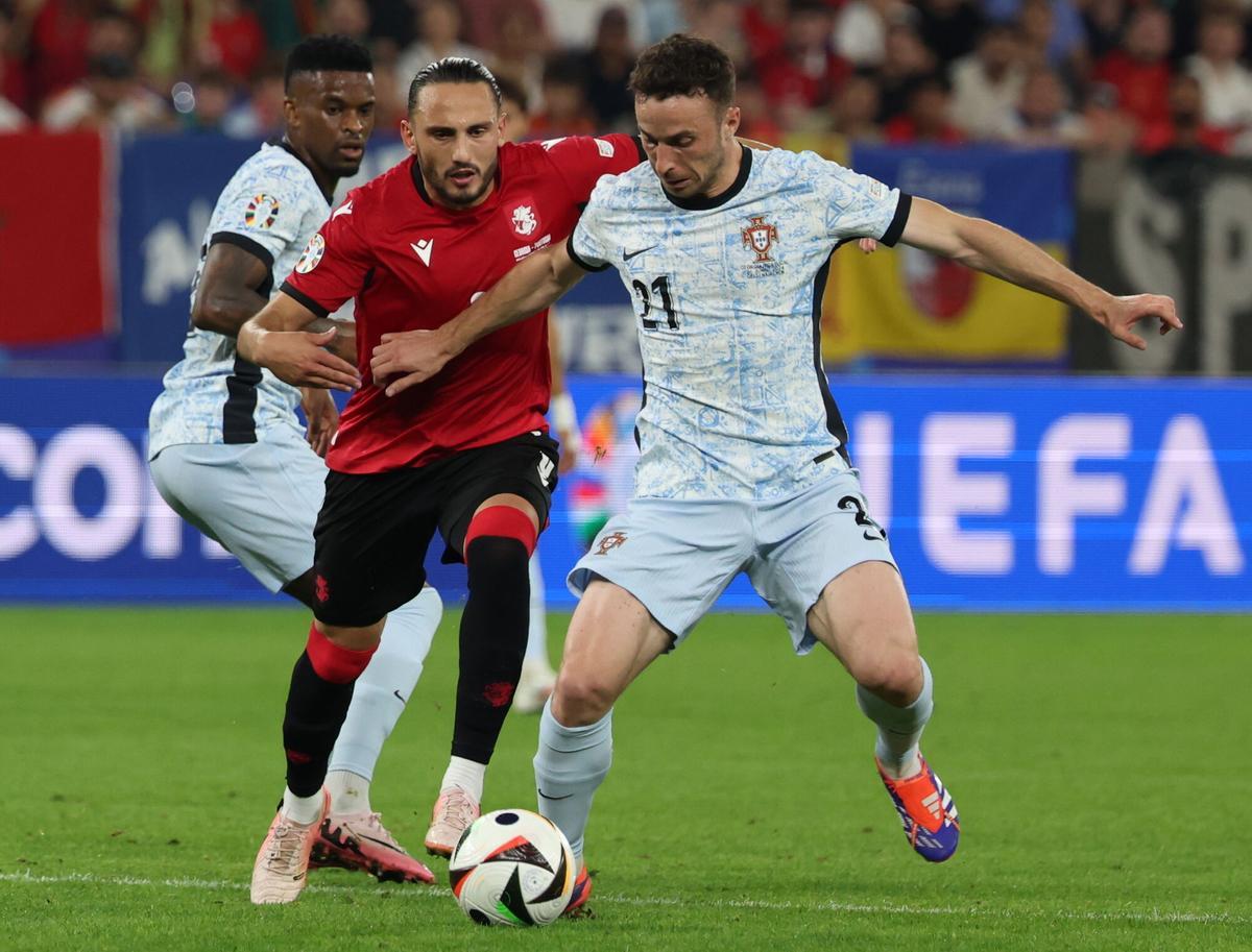 Diogo Jota, a la derecha, con la selección de Portugal.