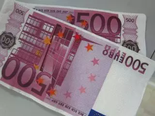 Los billetes de 500 euros continúan profundizando en sus datos mínimos