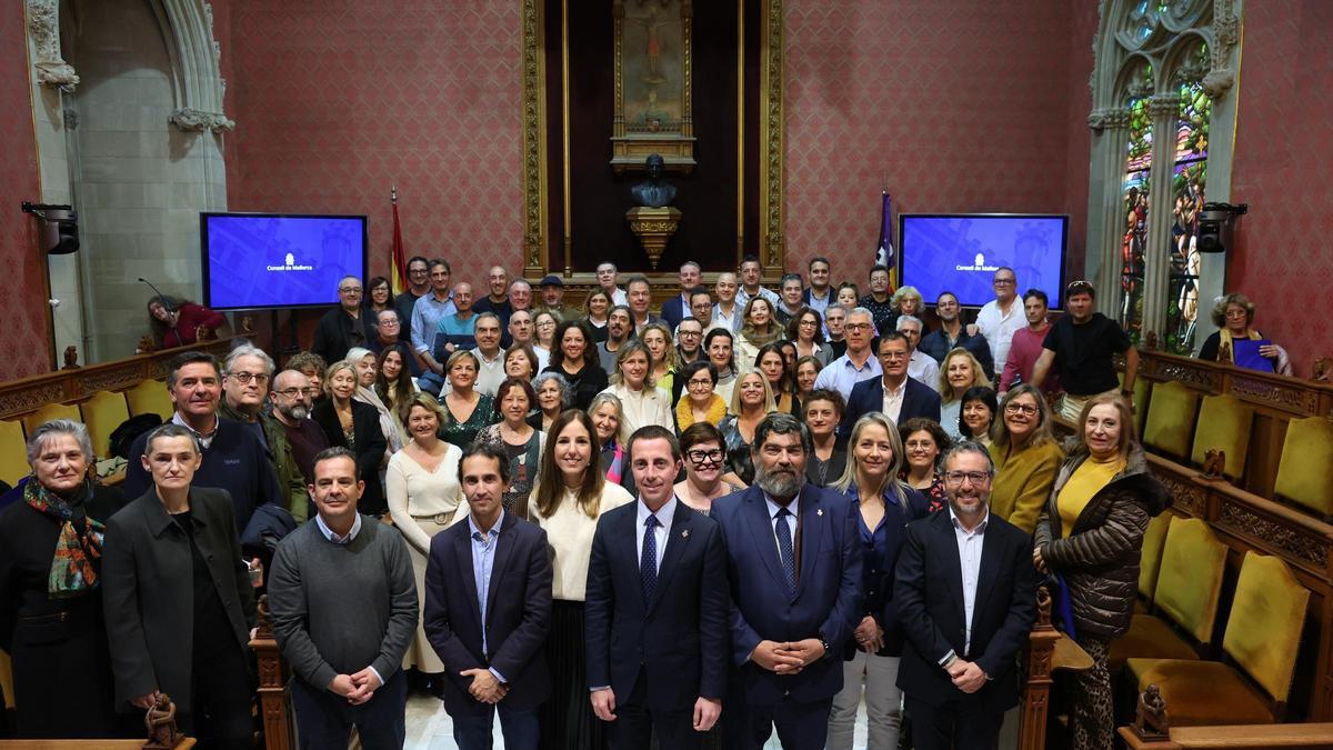 El Consell de Mallorca homenajea a los trabajadores que se jubilan este año y a quienes cumplen 25 años en la institución