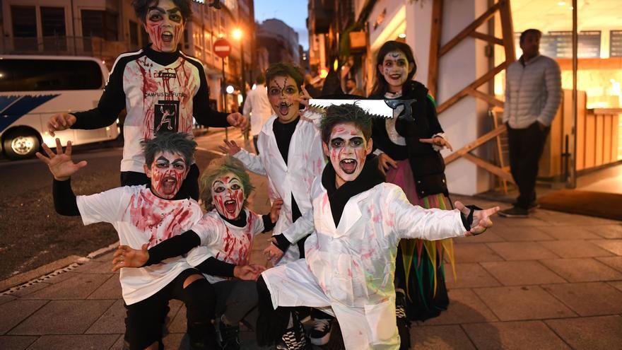 Sustos, caramelos y muchas brujas por la calle de la Torre