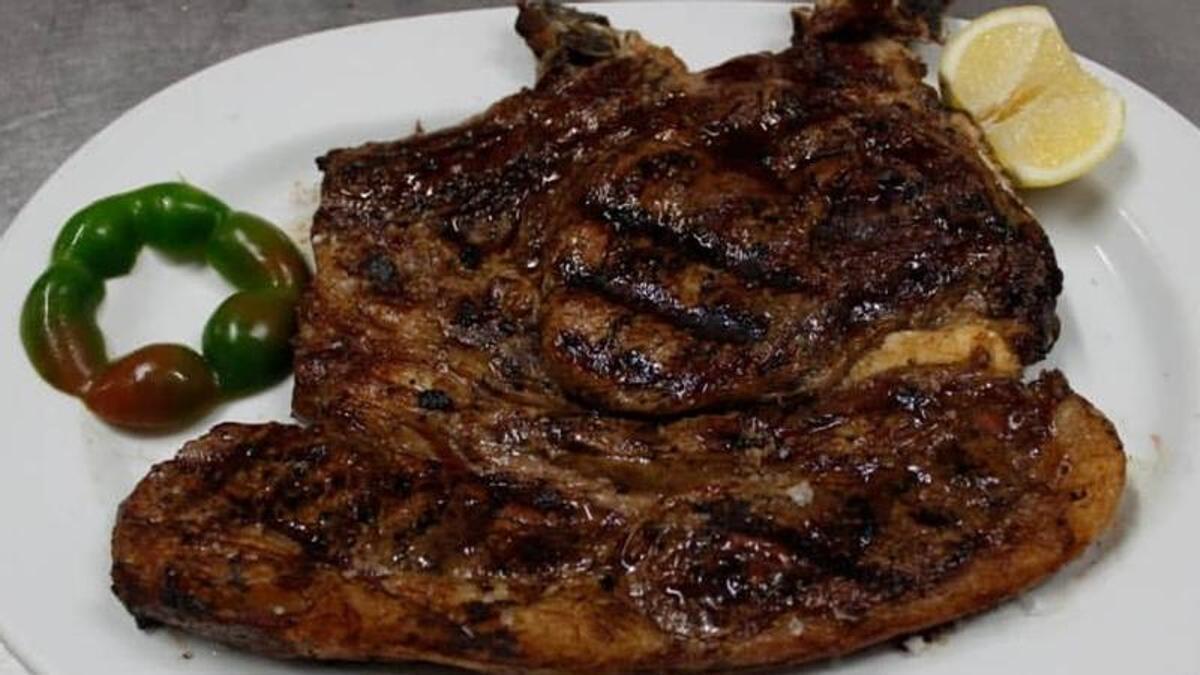 El mítico restaurante de Gran Canaria que se ha convertido en una parada obligatoria para quienes buscan cocina canaria tradicional y carnes a la brasa