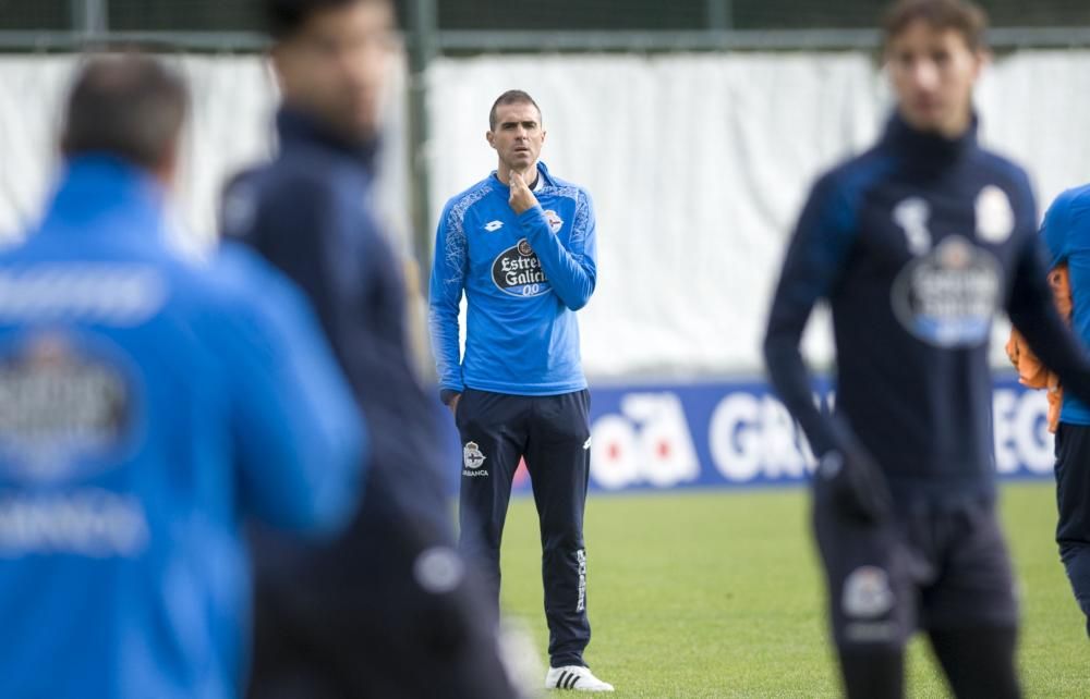 El técnico convoca a 19 jugadores, por lo que tendrá que hacer un último descarte antes del encuentro ante el Sevilla.