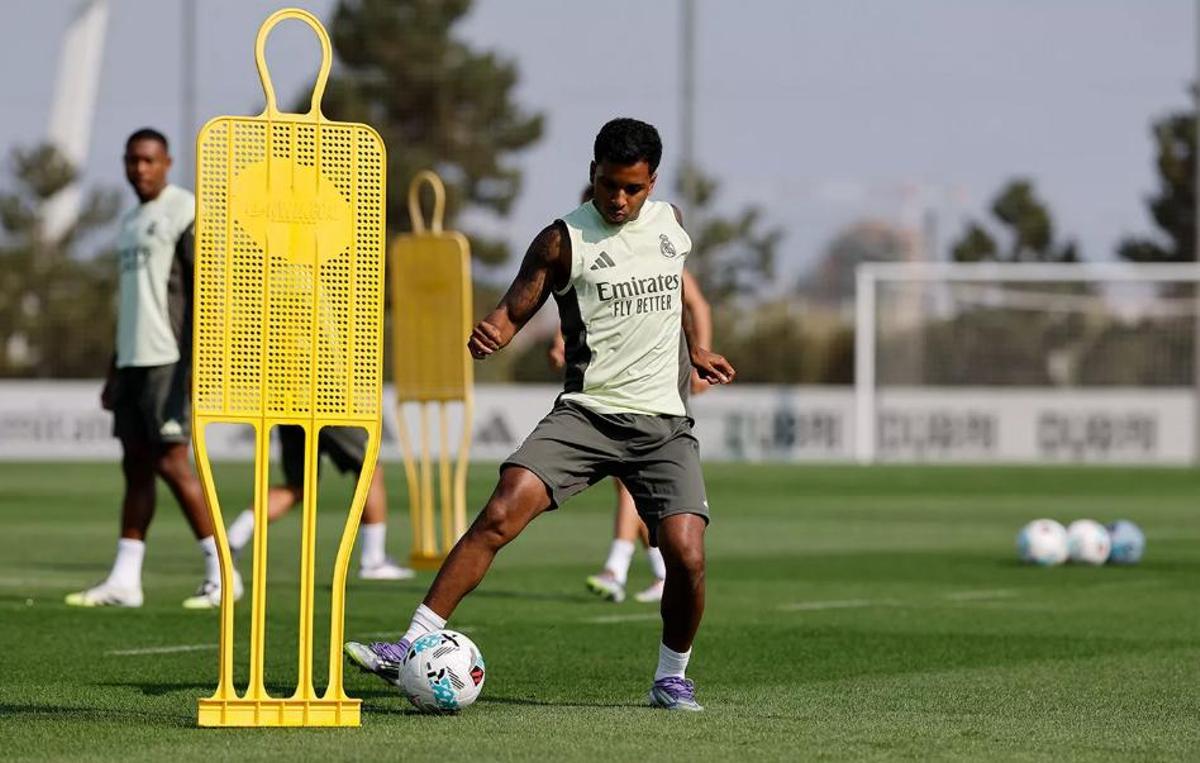 Rodrygo se ejercita con el Real Madrid, de cara al partido con el Oviedo