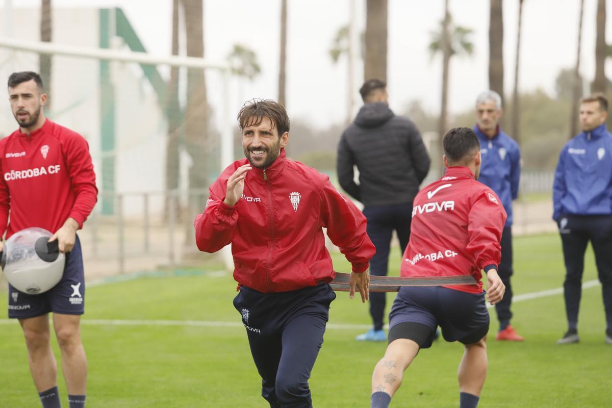 Bernal realiza ejercicios en la Ciudad Deportiva.