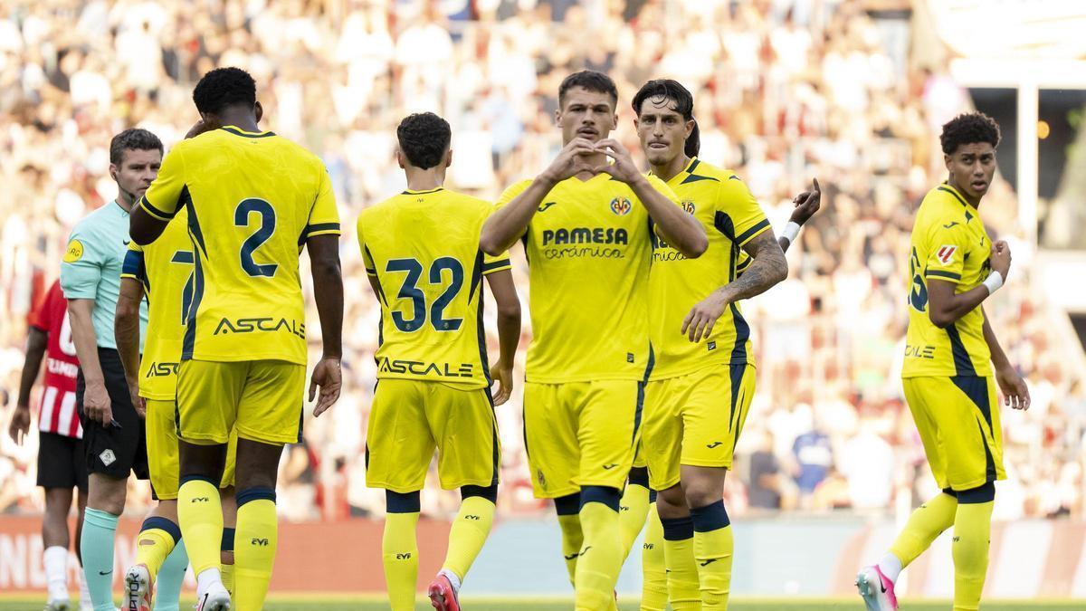 Pau Cabanes celebra el tercer gol.