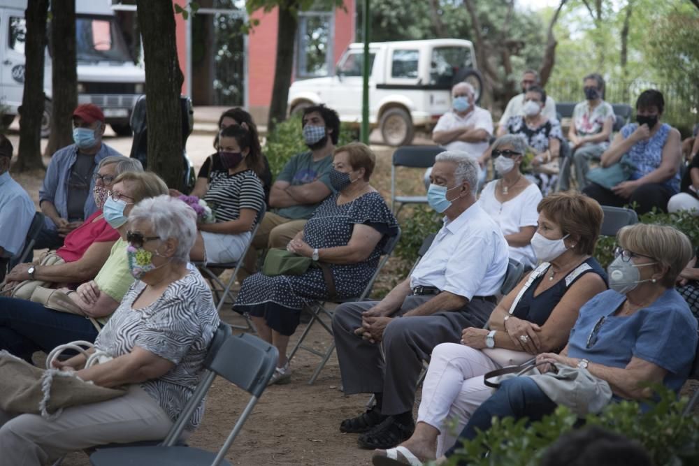 Moià alça un monòlit en memòria dels veïns que han mort durant la pandèmia