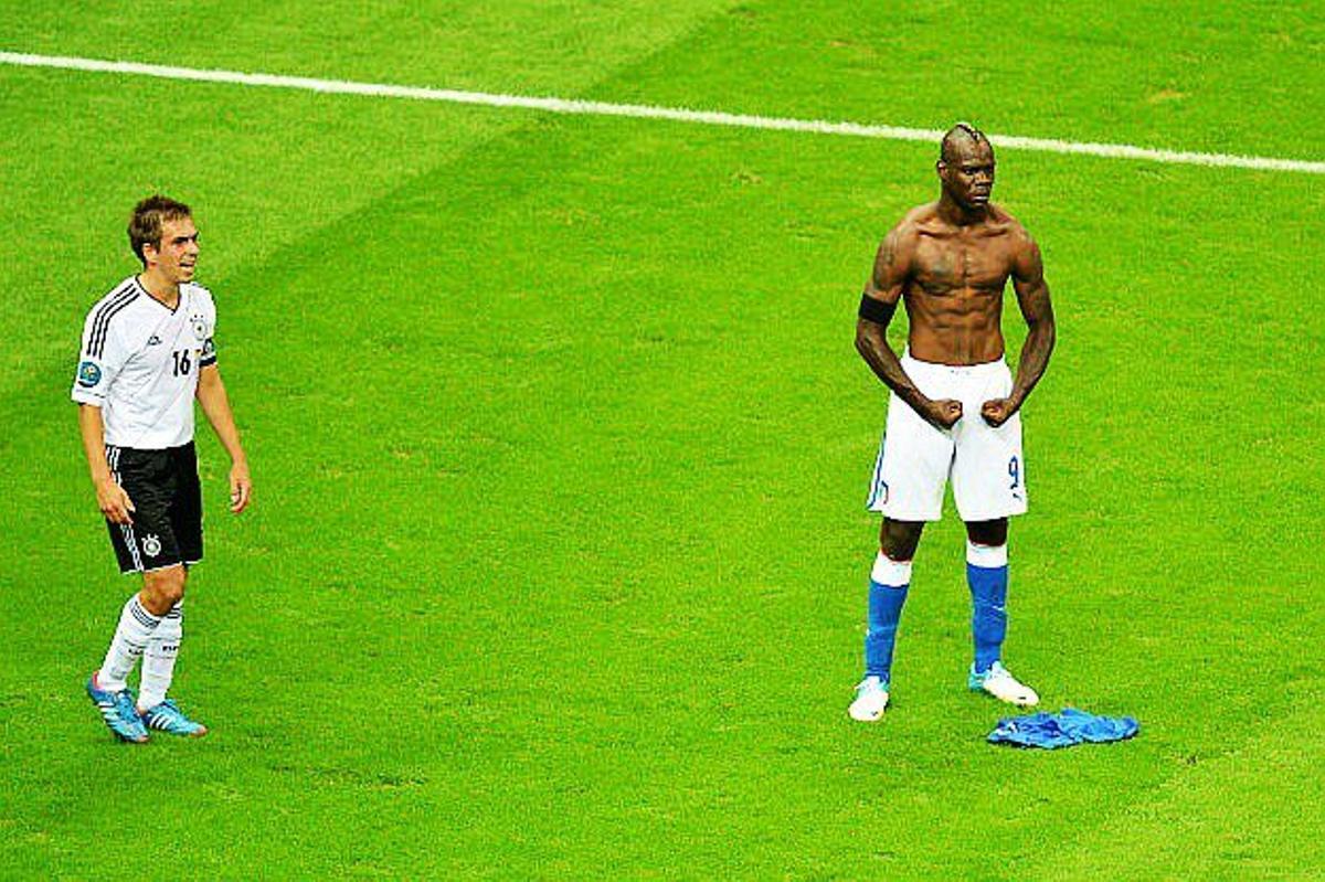 Balotelli celebrando su gol en la semifinal de la Eurocopa de 2012