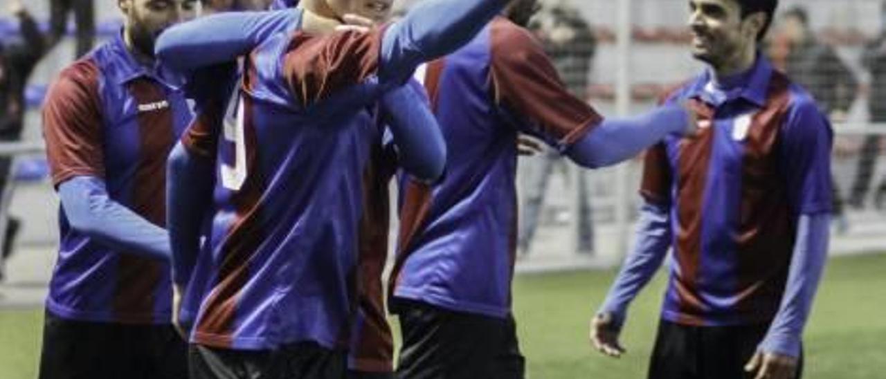 Guardiola celebra un gol con el Eldense la pasada temporada