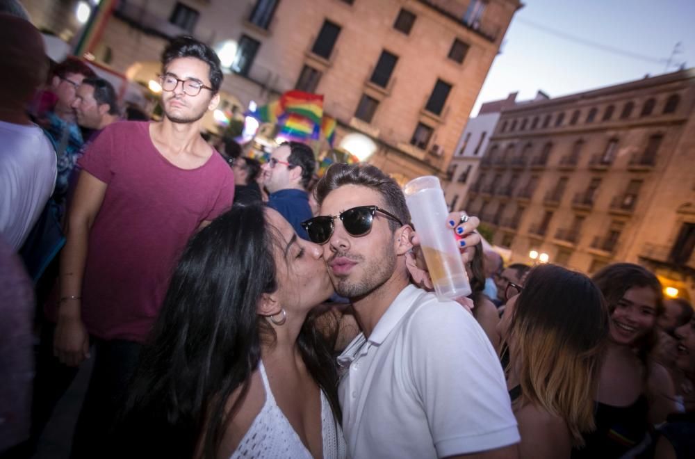 La marcha del Orgullo terminó en la plaza del Ayuntamiento con la lectura del manifiesto.