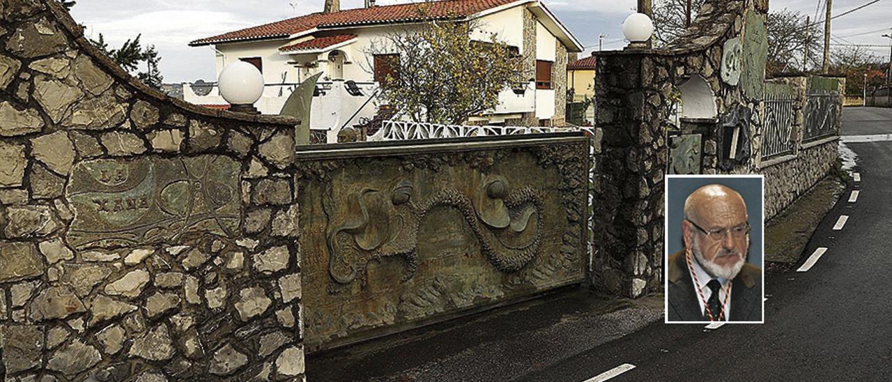 La entrada de la vivienda de Vicente Vázquez Canónico (en el recuadro), en Castiello. | Juan Plaza