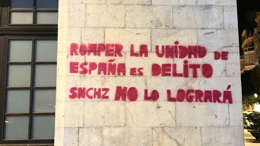 Arca exige que se borren las nuevas pintadas políticas que &quot;proliferan&quot; en centro de Palma