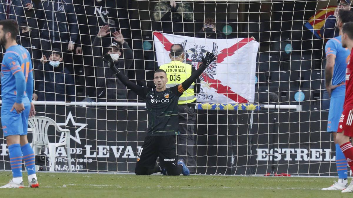 Jaume Domenech, durante el penalti que le marcó Ortuño