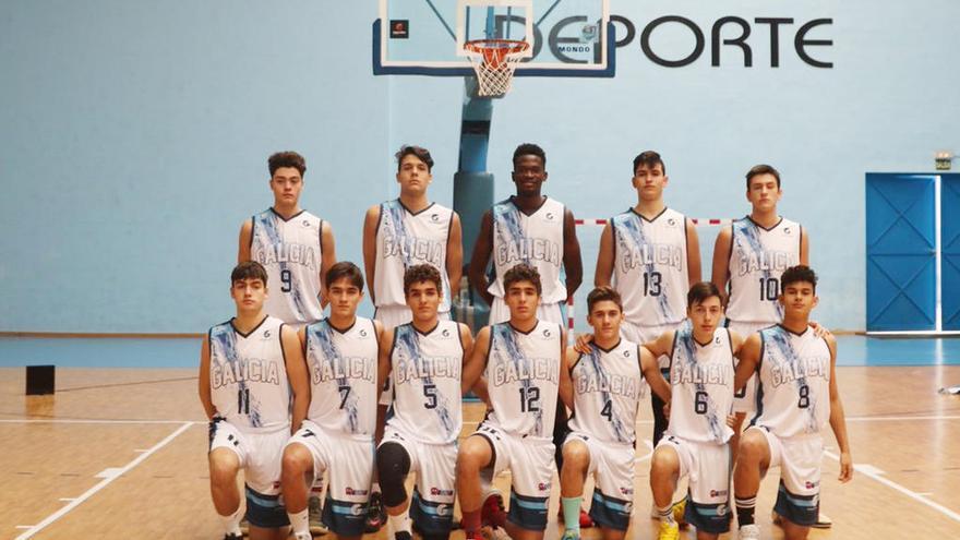 La selección gallega cadete, ayer antes del primer partido. // FEB