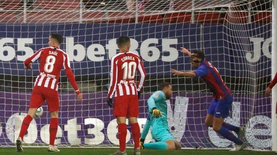 El Eibar resiste y vence ante un Atlético frustrado