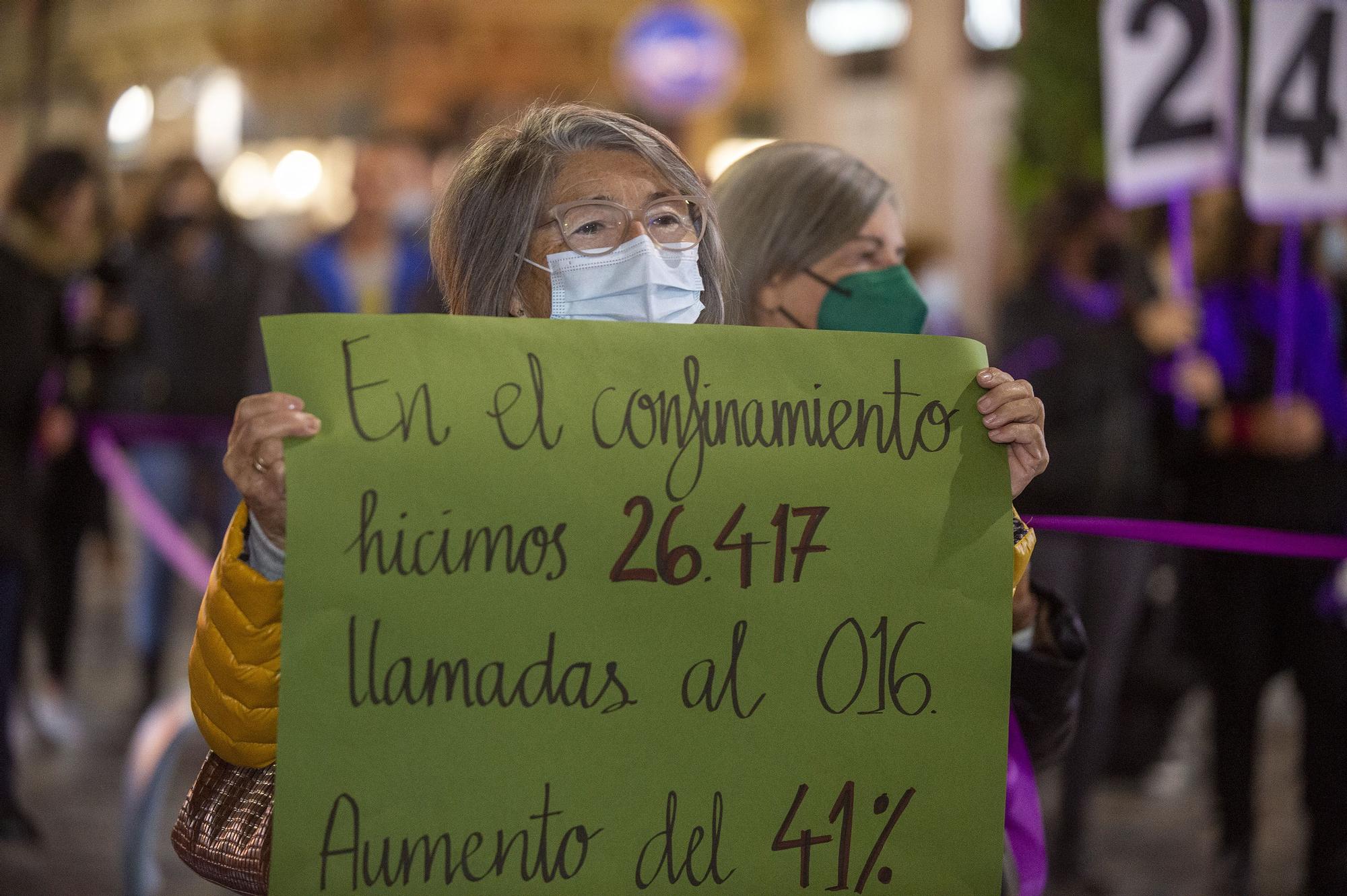 25N: Manifestación contra la violencia de género en Cartagena