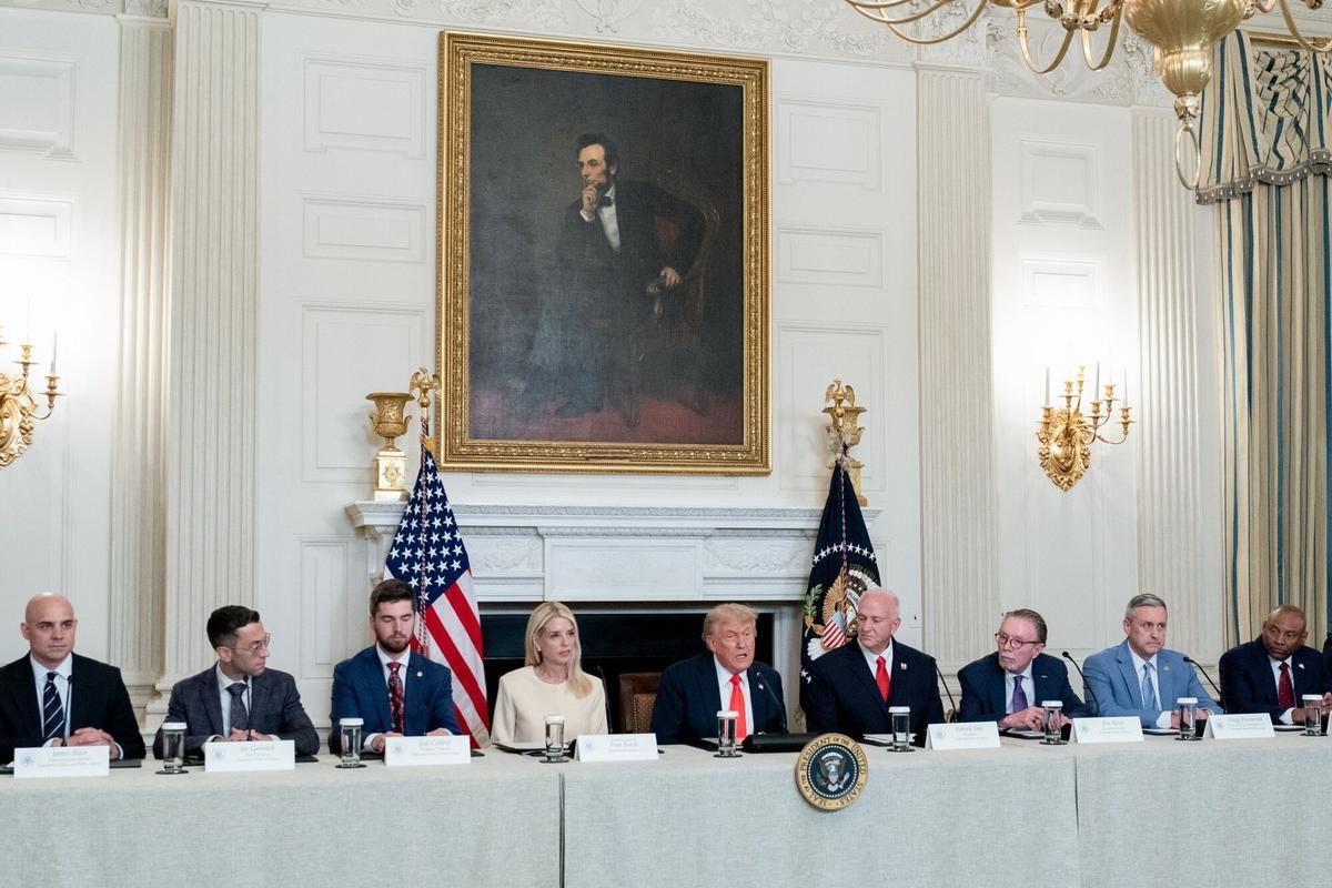Reunión en la Casa Blanca para reimpulsar los esfuerzos realizados en la era Biden para crear una cadena de suministros doméstica de tierras raras.