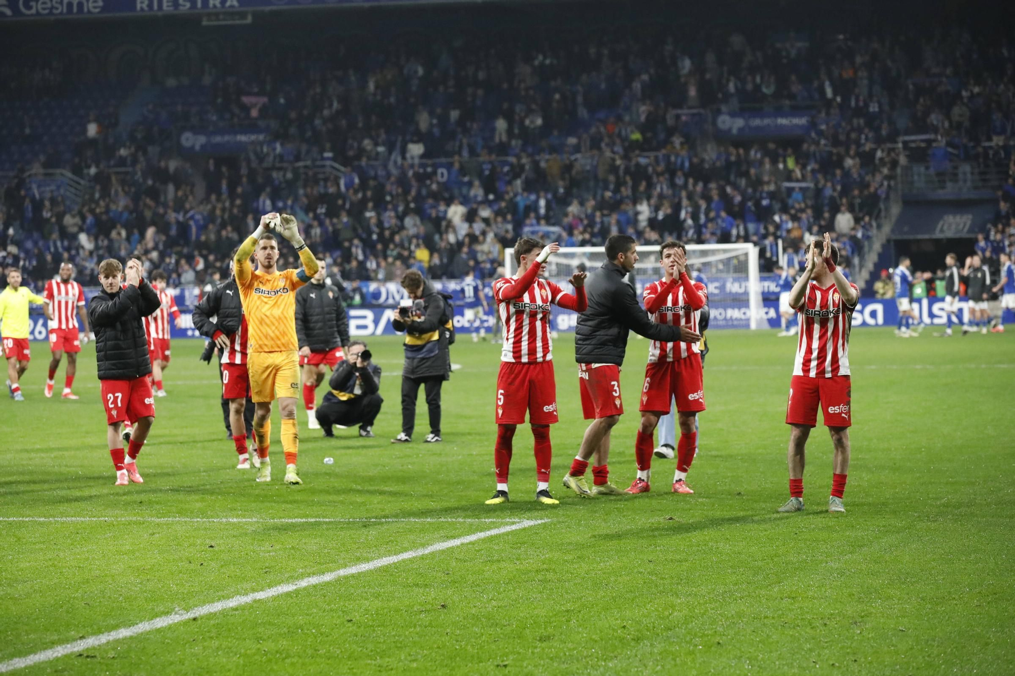 Así fue el derbi asturiano: todas las fotos del encuentro entre el Oviedo y el Sporting en el Tartiere