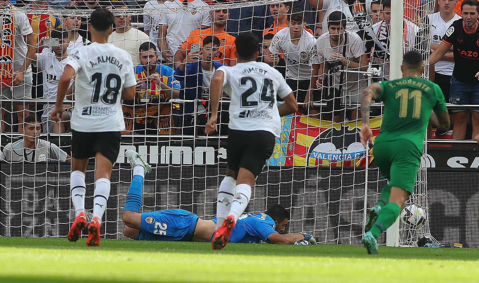 El empate entre el Valencia CF y el Elche en Mestalla, foto a foto