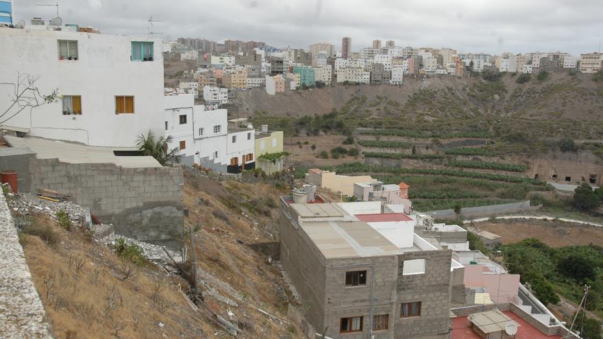 Urbanismo compra un solar en San Roque para crear una senda peatonal