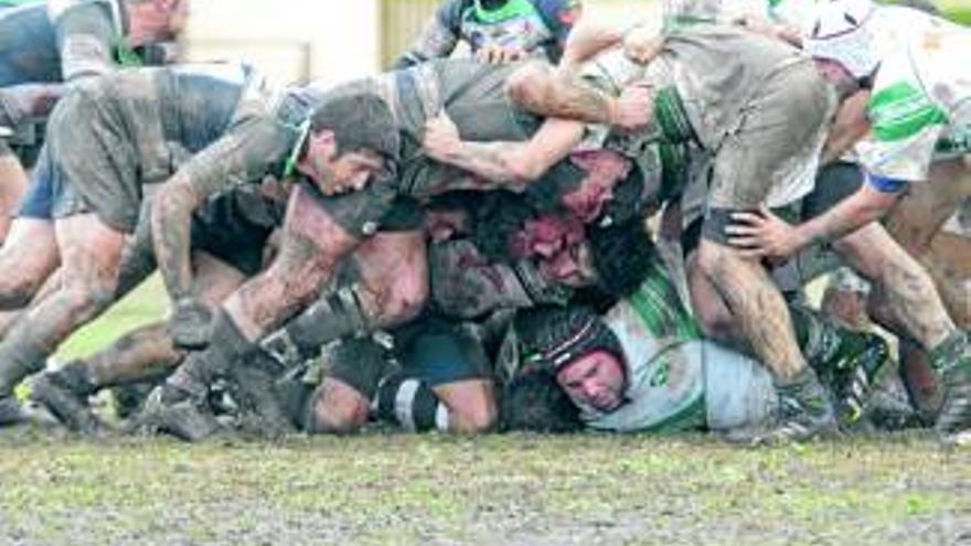 El CAR Cáceres de rugby pierde ante el Boadilla sobre el barro de El Cuartillo