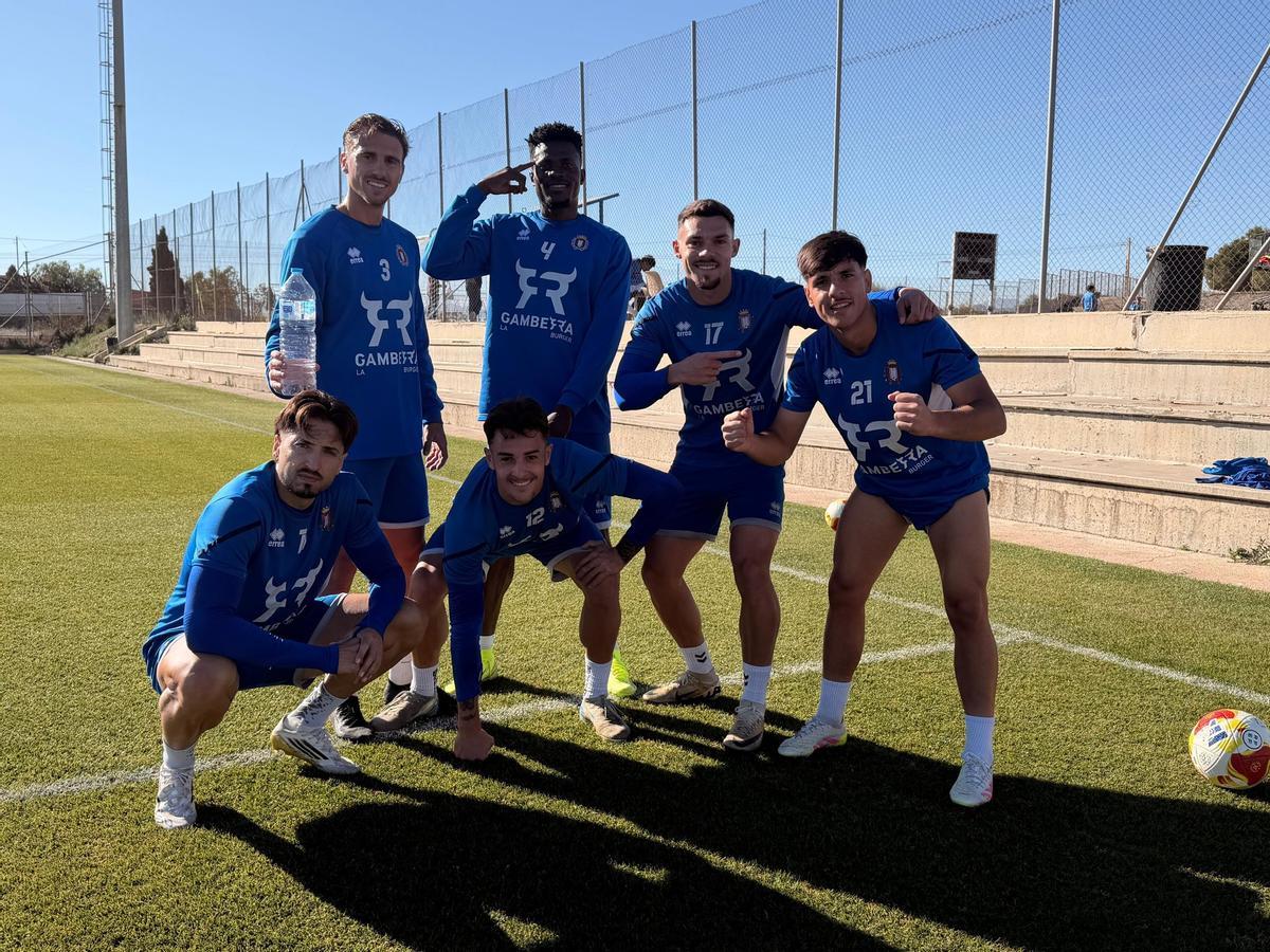 Los jugadores del Lorca posan para una foto durante un entrenamiento