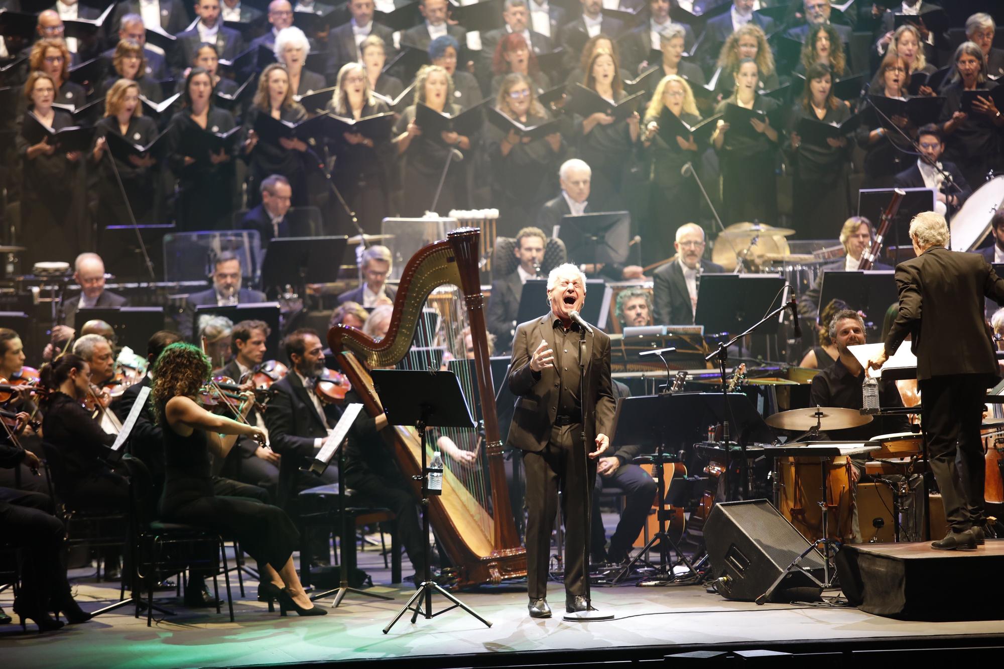 EN IMÁGENES: Así fue el tercer concierto de Víctor Manuel en la Laboral con la OSPA y el Coro de la Fundación Princesa de Asturias