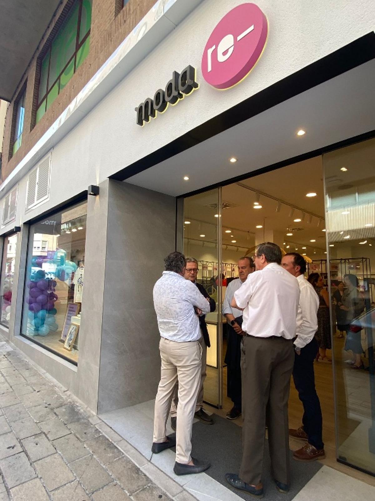 Inauguración en Alicante de la tienda de Cáritas Moda-re