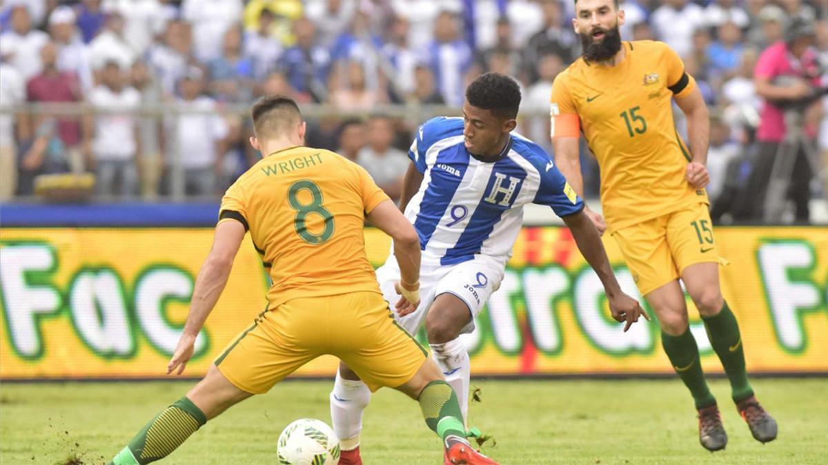 El jugador del Barça B 'Choco' Lozano acabó tocado y fue sustituido