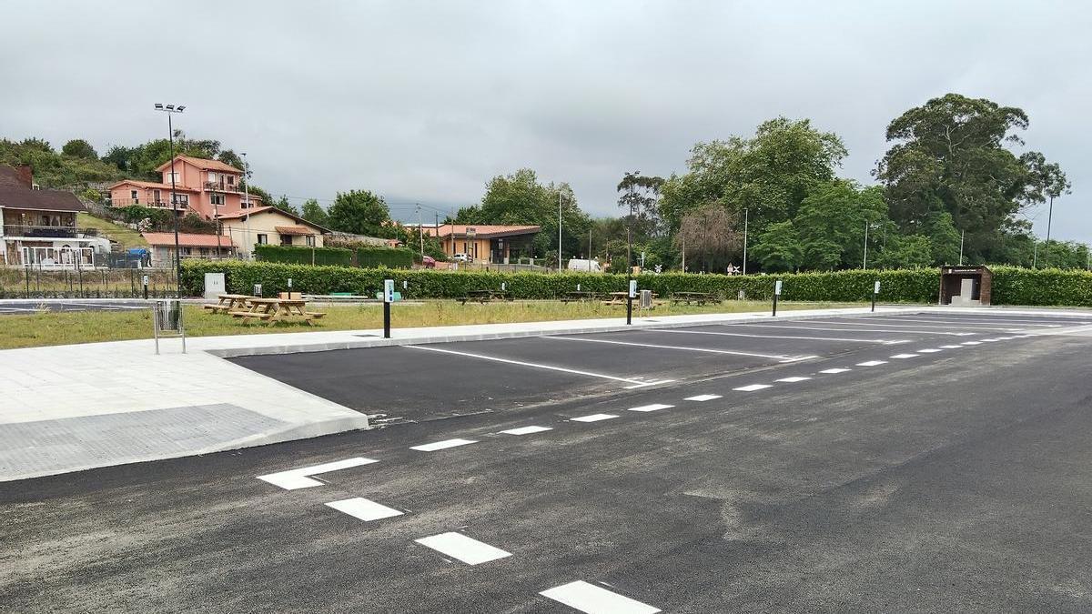 Área de autocaravanas de La Talá, en la villa de Llanes.