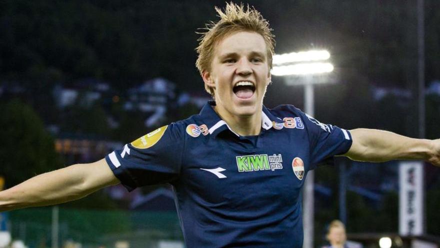 Martin Odegaard celebra un tanto.