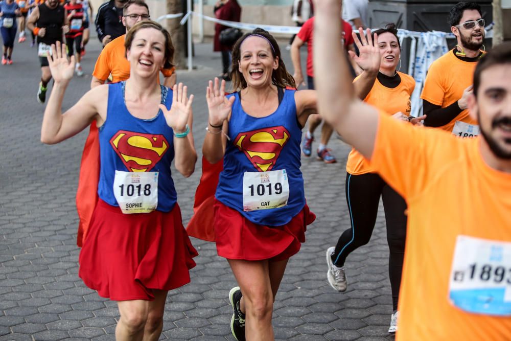 Los veteranos atletas triunfan en la prueba de Benidorm que reunió a más de 2.500 deportistas.