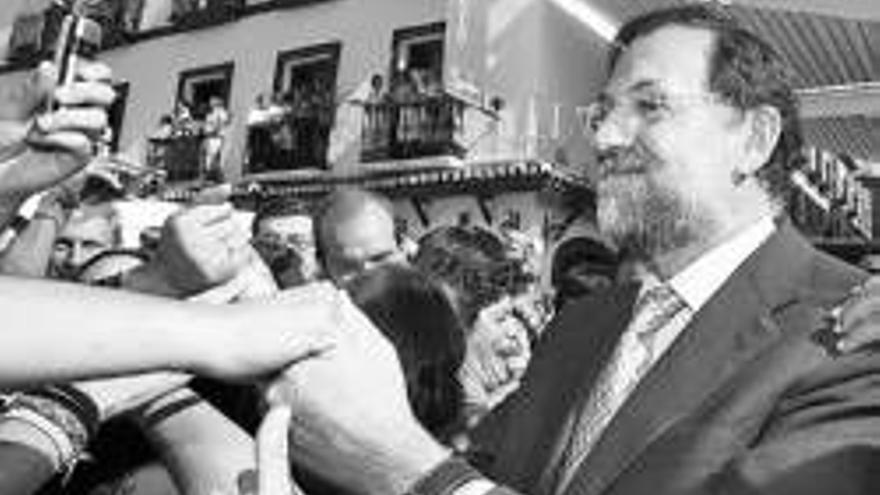 Rajoy enarbola la actual incertidumbre de la economía como baza electoral