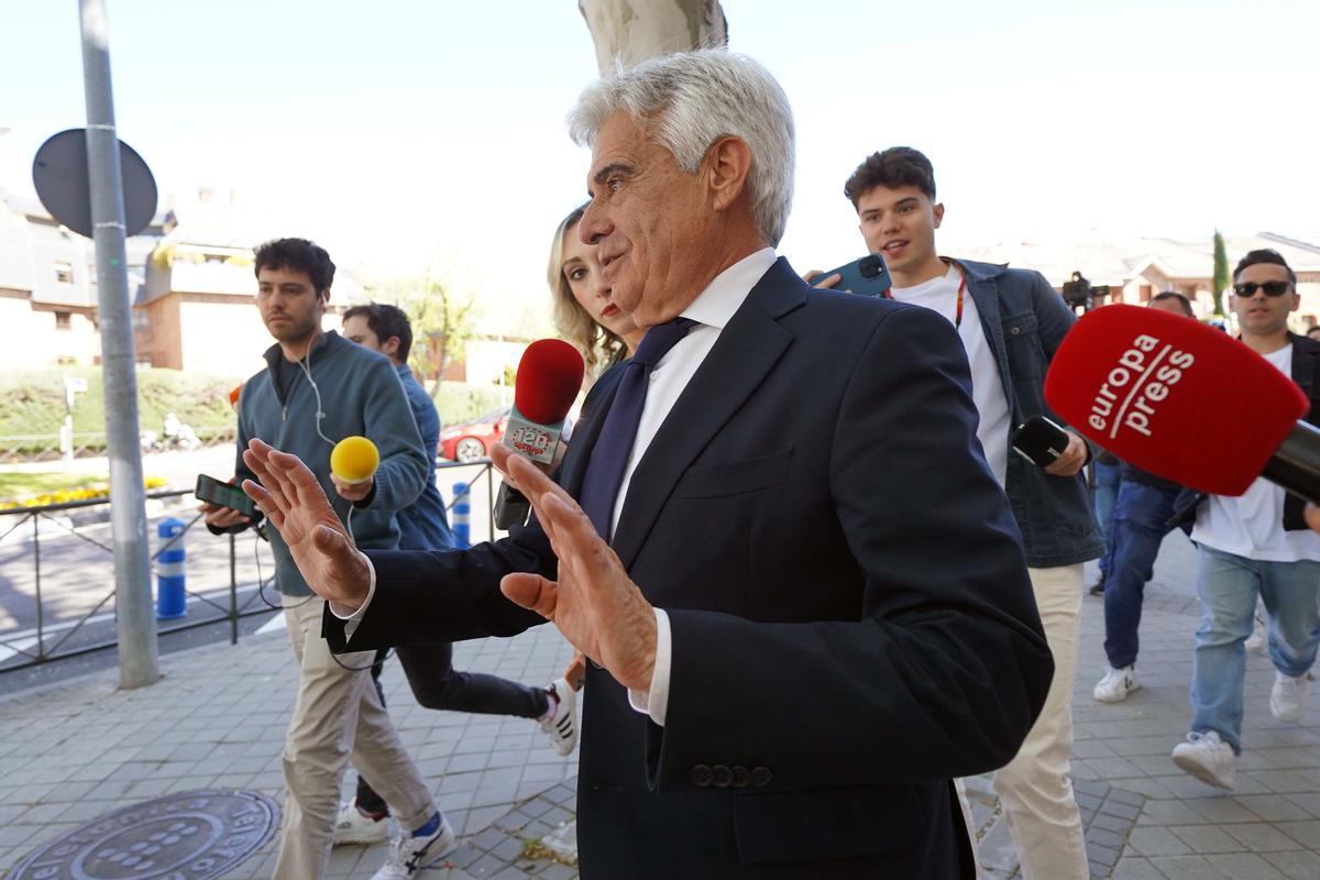 Pedro Rocha candidato a la presidencia de la RFEF, sale de los juzgados de Majadahonda.