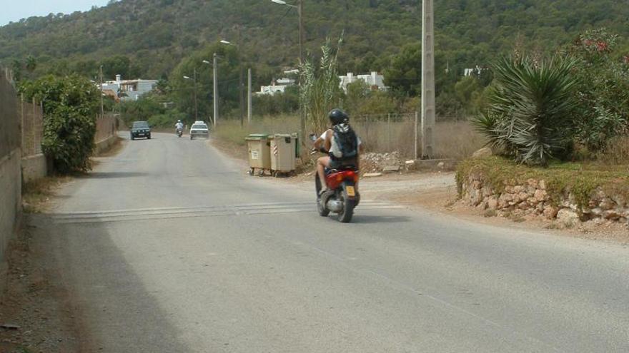 Una parte de las nuevas canalizaciones discurrirán bajo la carretera de sa Caleta. | MOISÉS COPA