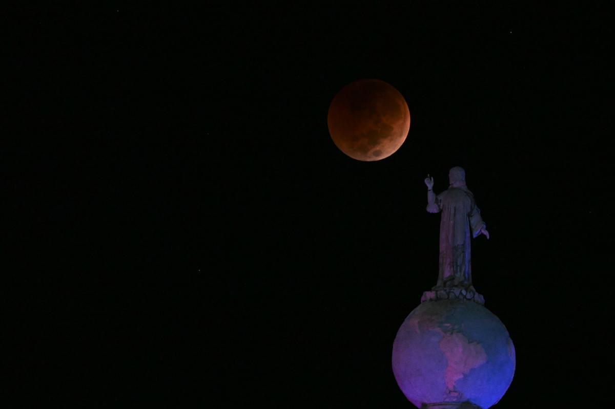 La luna llena de noviembre 2022 llega con eclipse lunar