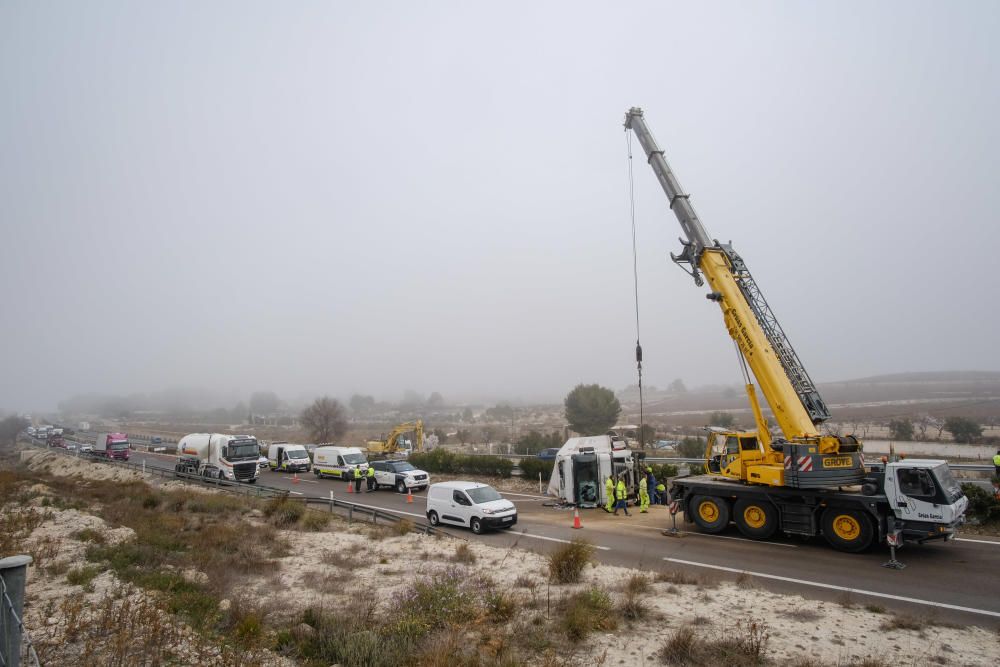 Un accidente corta dos carriles de la A-31