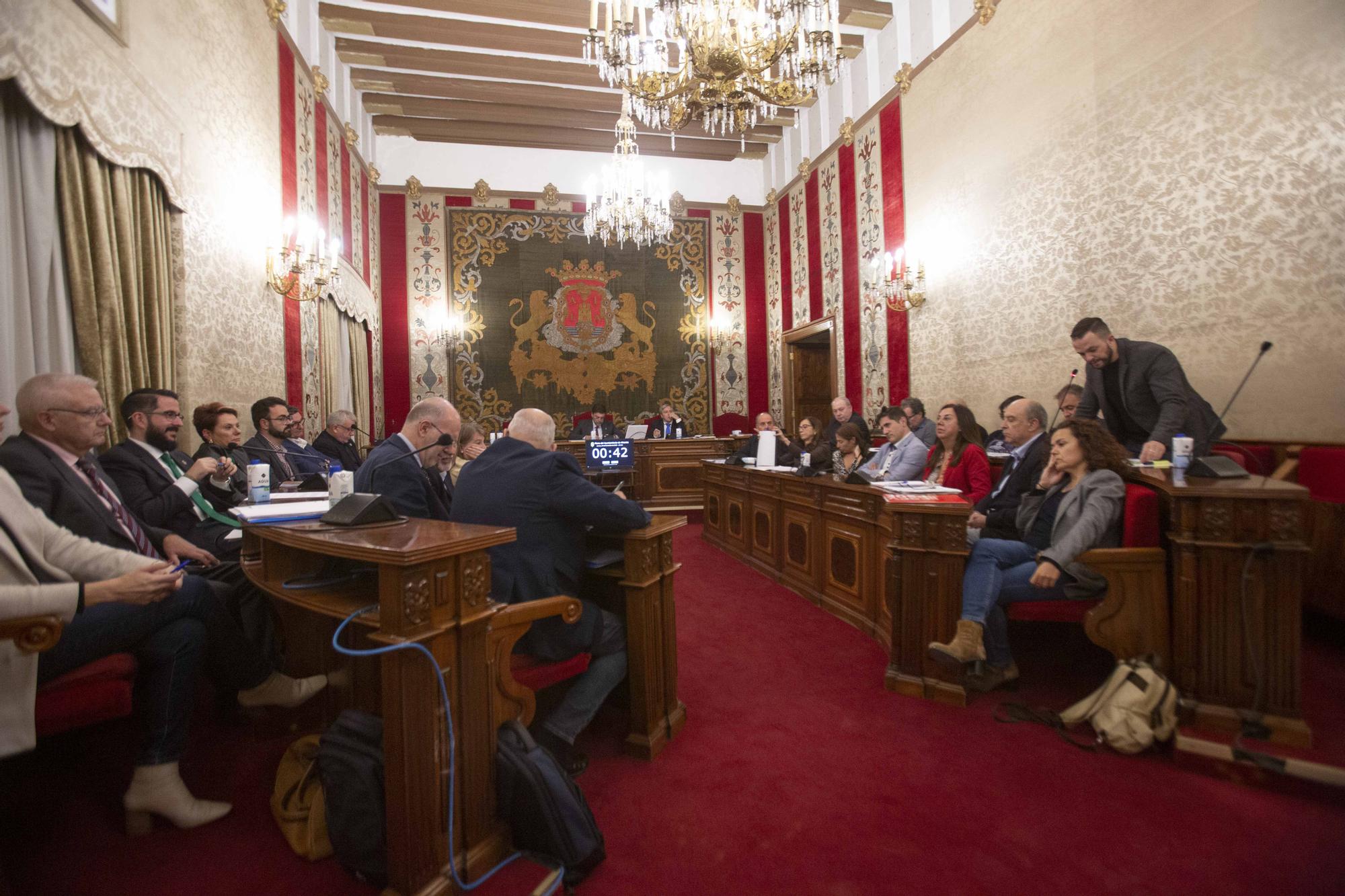 El bipartito se une a Vox en contra de la retirada de vestigios franquistas de las calles de Alicante