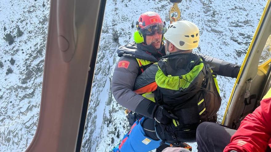 Rescaten un muntanyenc que ha caigut per un precipici de cinc metres a Vallter