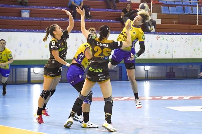 26-02-20 DEPORTES. PABELLON DE LAS REMUDAS. BARRIO DE LAS REMUDAS. TELDE. Partido de balonmano femenino entre el Remudas Rocasa y el Guardés disputado en Pabelloon Antonio Moreno del barrio teldense de Las Remudas.    Fotos: Juan Castro.  | 26/02/2020 | Fotógrafo: Juan Carlos Castro