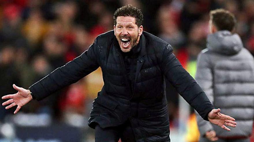 Simeone celebrando un gol ante el Liverpool.