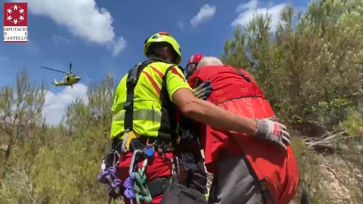 Momento del rescate del senderista en Navajas.