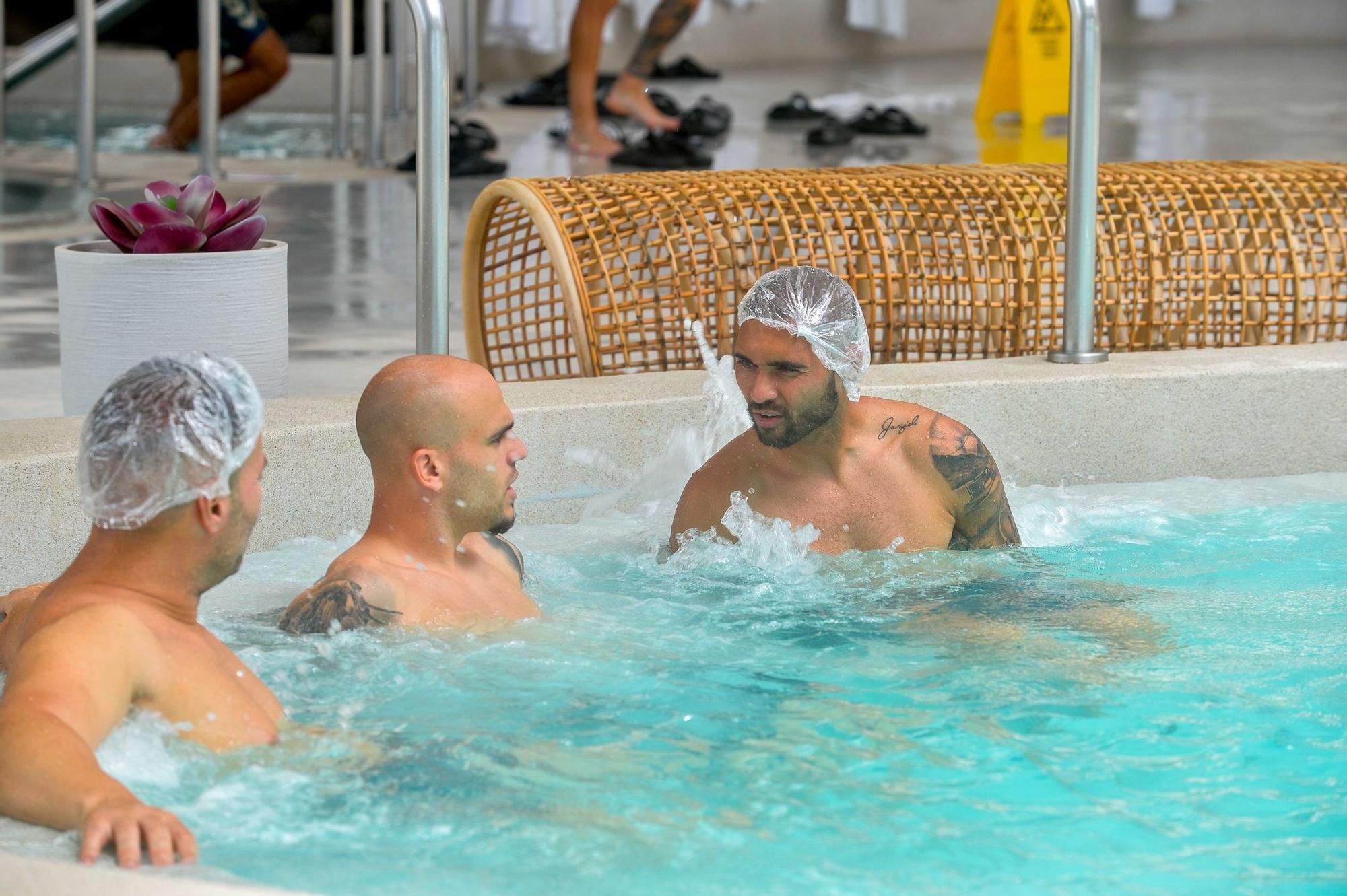 La plantilla de la UD Las Palmas en el Thalasso de Gloria Palace San Agustín