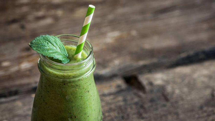 Batido de plátano, mango y verduras: todos los nutrientes necesarios para el día a día