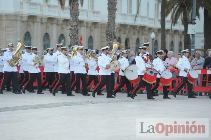 Arriado Solemne de Bandera en el puerto de Cartagena