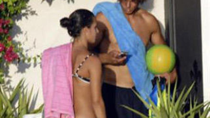 Rafa Nadal y su novia Xisca, en Ibiza.