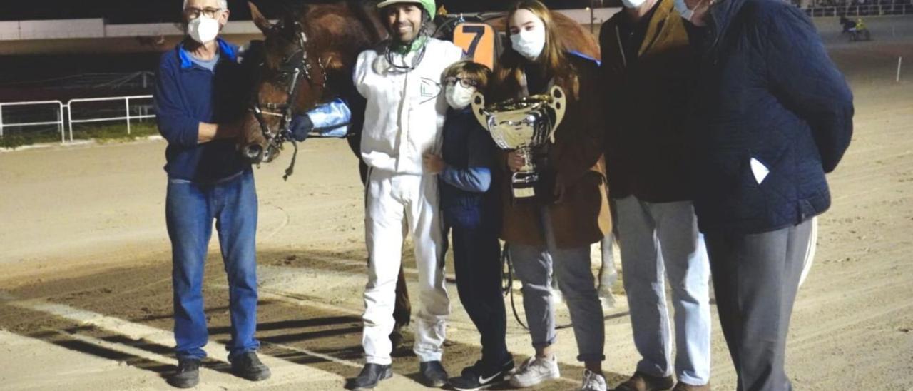 Fresquet de Llevant con Toni Frontera en la entrega del trofeo del ‘Gran Premi Diada de Mallorca’. | IEHM