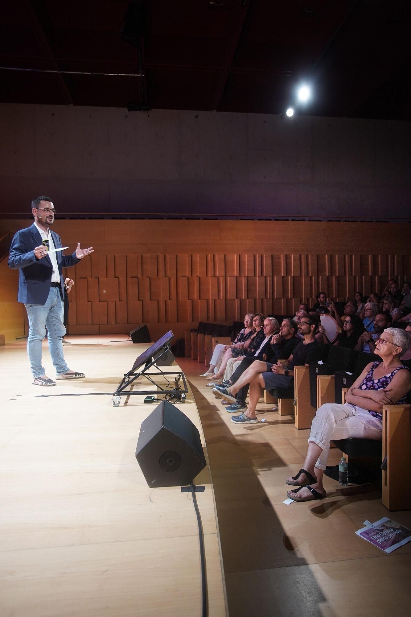 Girona Auditori alcalde de Girona, Lluc Salellas,conferència balanç meitat de mandat propostes pels pròxims dos anys