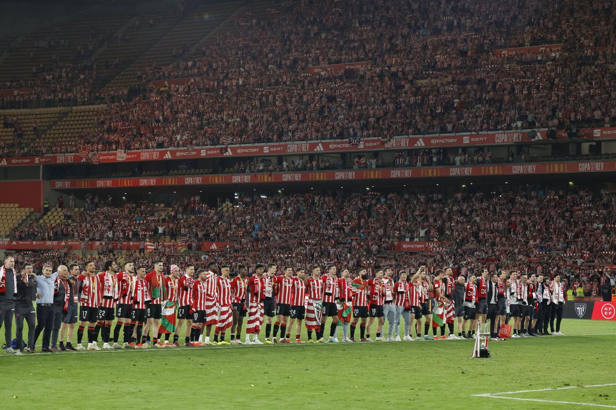 Los jugadores del Athletic celebran la final de la Copa del Rey 2024.